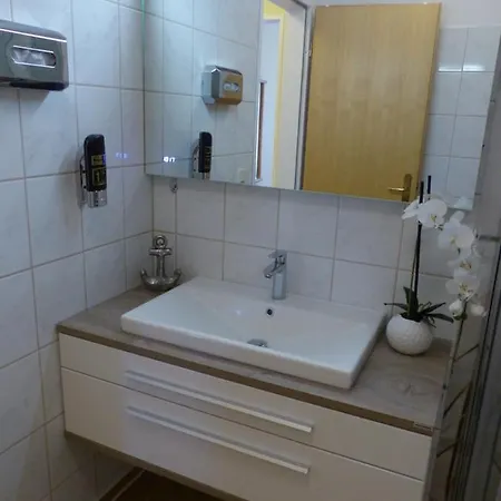 12 - Seewald Haus Huehnergott Apartment Sellin (Rugen)